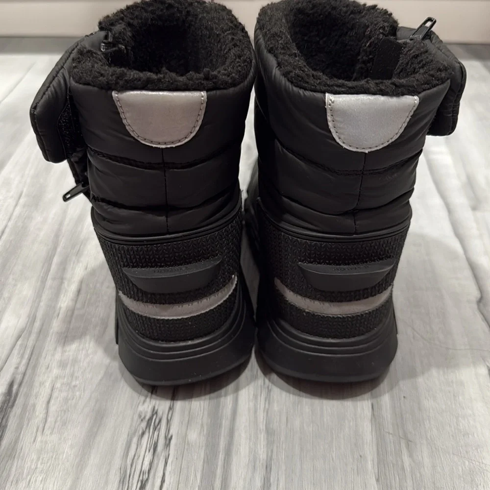 Hunter Boots - Picture 2 of 3